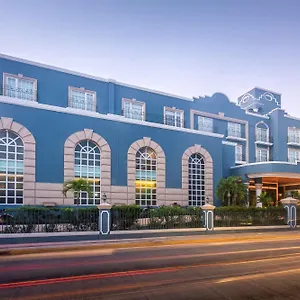 Mercedes Curio Collection By Hilton Hotel